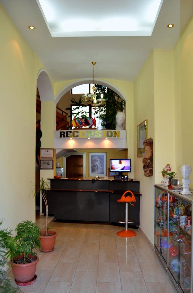 Kruja Hotel Tirana Bagian luar foto