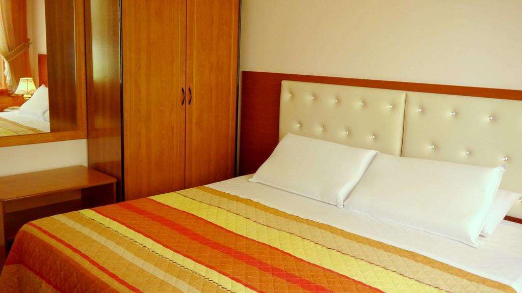 Kruja Hotel Tirana Ruang foto